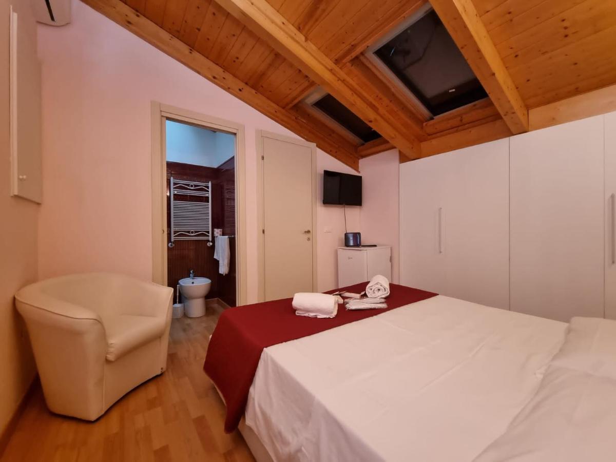 Apartments Amica Taranto Bagian luar foto